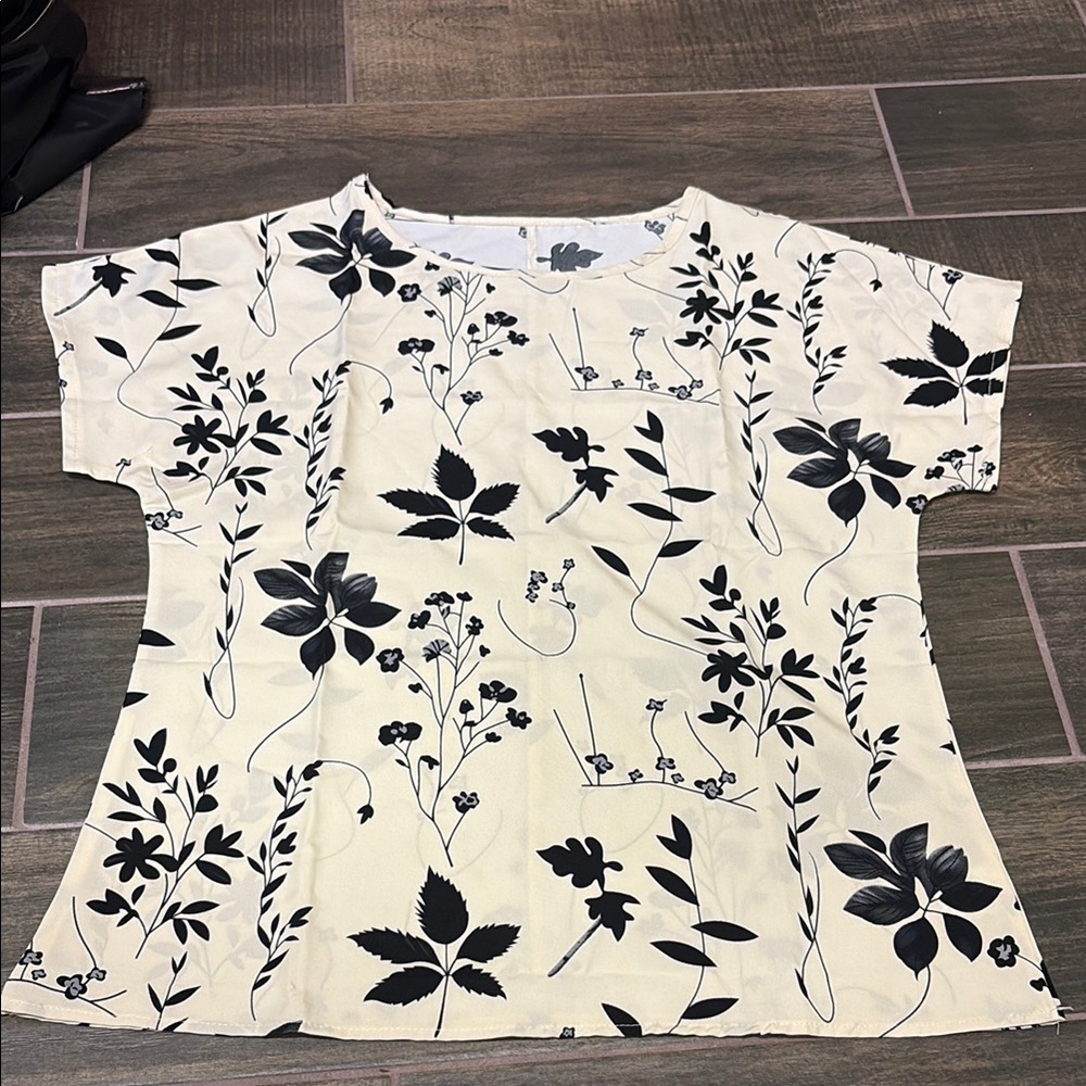 Black and White Boxy Short Sleeve Blouse